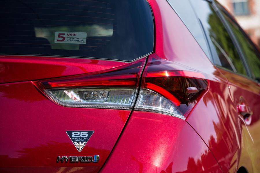Детали экстерьера Toyota Auris Hybrid GB25 2017 года  (UK) (фото 44 из 46)